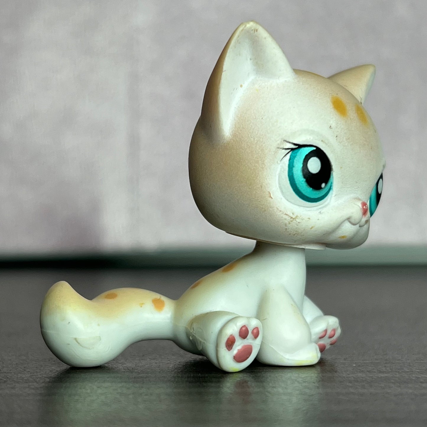 LPS Shorthair Sitting Cat #224